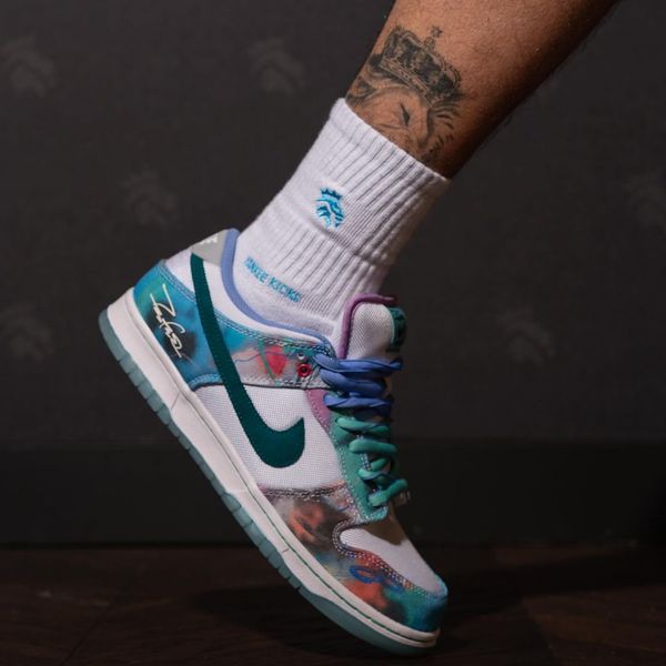 NIKE - nike sb dunk futura F&amp;F スケートボード　complex Nike SB Dunk Low x Futura Laboratories 'White and Geode Teal